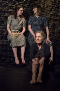 Seanmhair - Molly Vevers, Hannah McPake, Sian Howard (photo credit Aenne Pallasca)