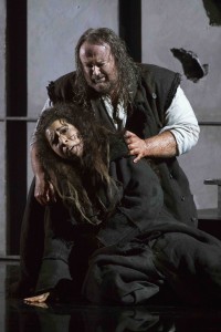 la_forza_del_destino._gwyn_hughes_jones_don_alvaro_and_mary_elizabeth_williams_donna_leonora._photo_credit_richard_hubert_smith_6117